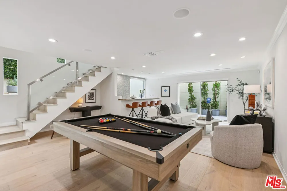 8715 Sunset Plaza Terrace Los Angeles, CA 90069