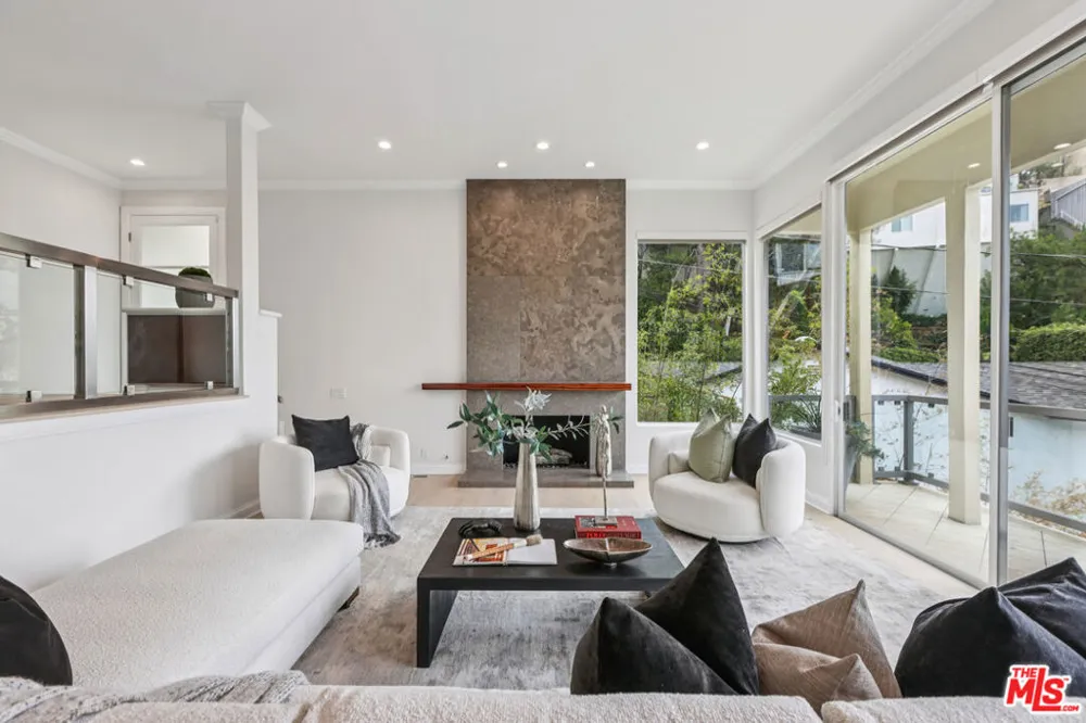 8715 Sunset Plaza Terrace Los Angeles, CA 90069
