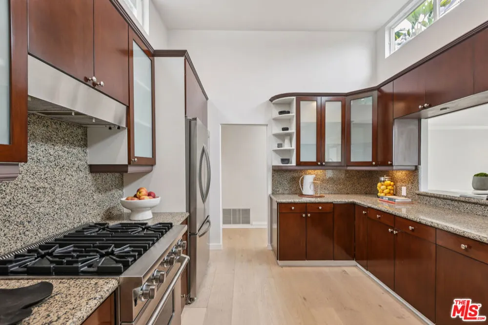 8715 Sunset Plaza Terrace Los Angeles, CA 90069