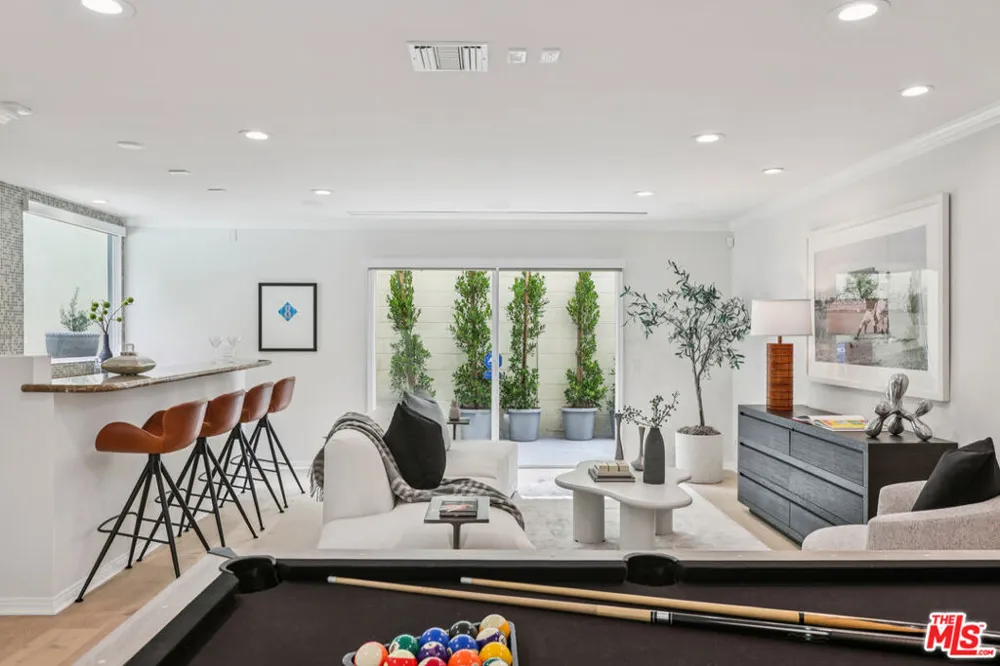 8715 Sunset Plaza Terrace Los Angeles, CA 90069