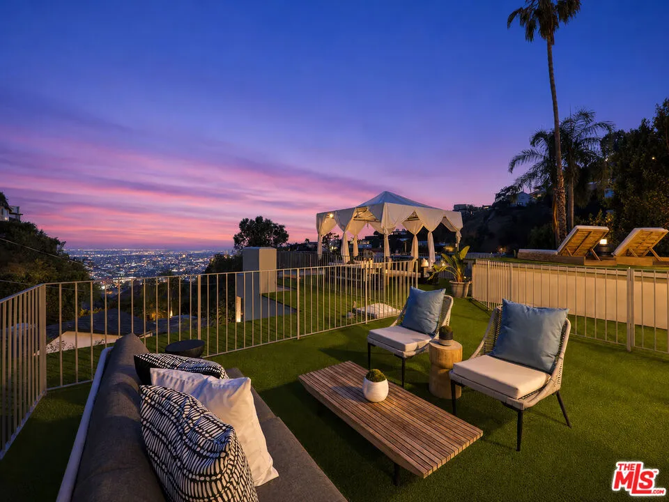 8715 Sunset Plaza Terrace Los Angeles, CA 90069