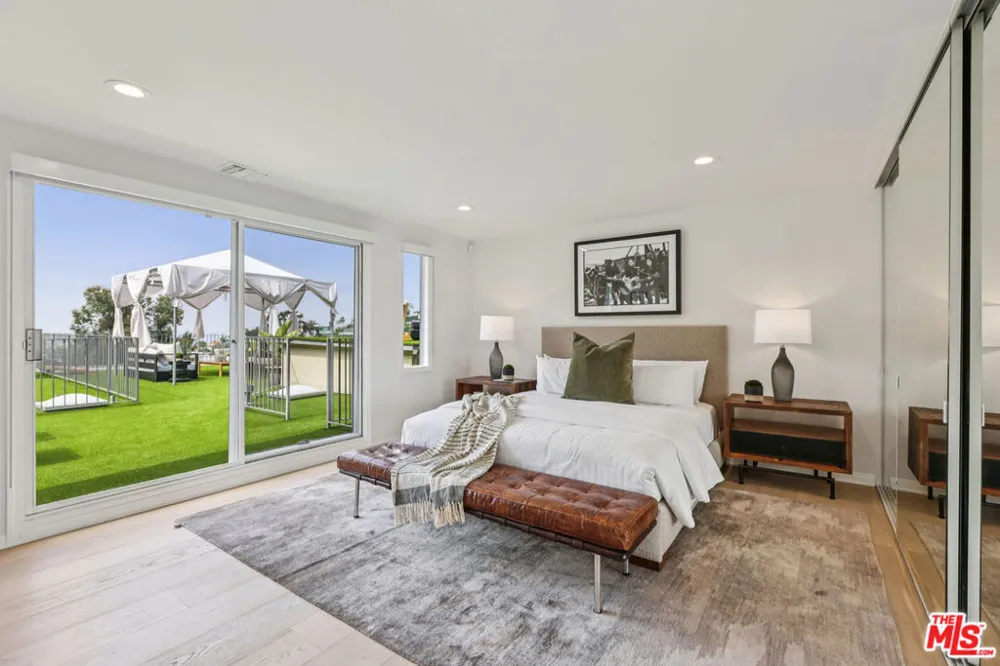 8715 Sunset Plaza Terrace Los Angeles, CA 90069