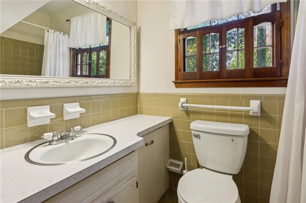 4894 Macbain Lane Dunwoody, GA 30360