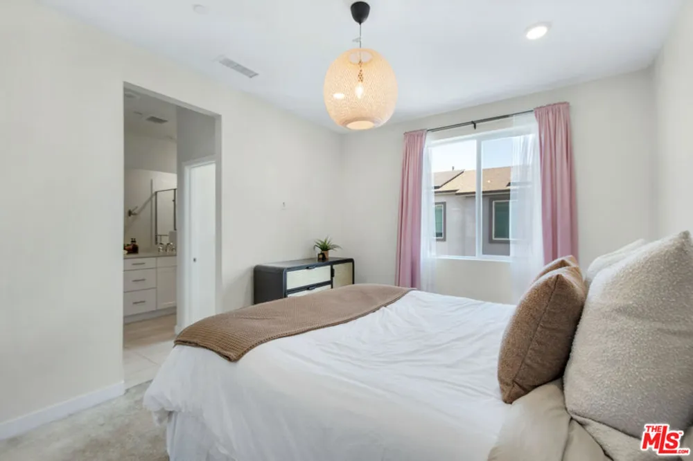 1002 Sage Lane Gardena, CA 90247