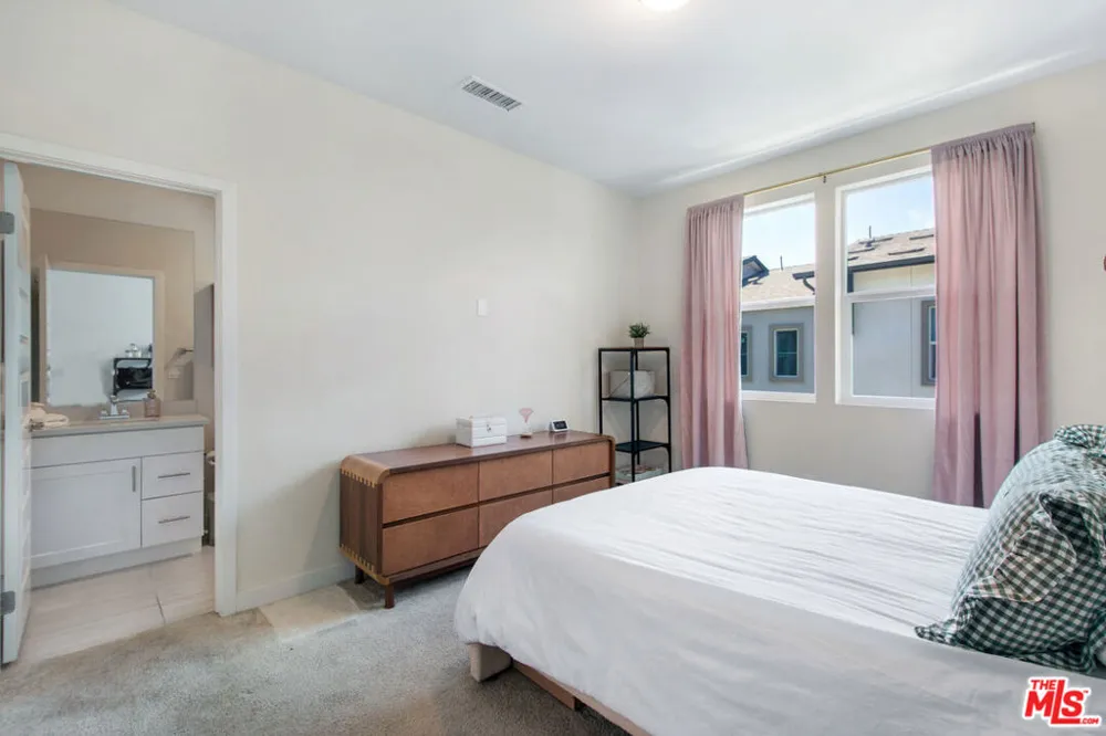 1002 Sage Lane Gardena, CA 90247