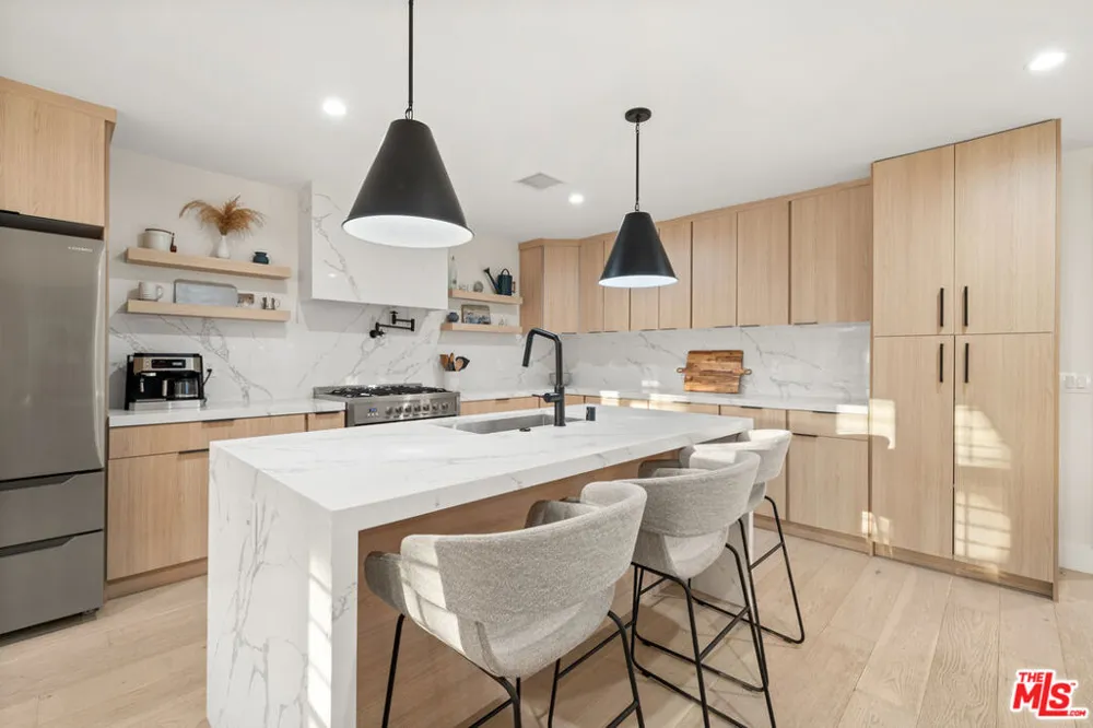 5758 Tobias Avenue Sherman Oaks, CA 91411