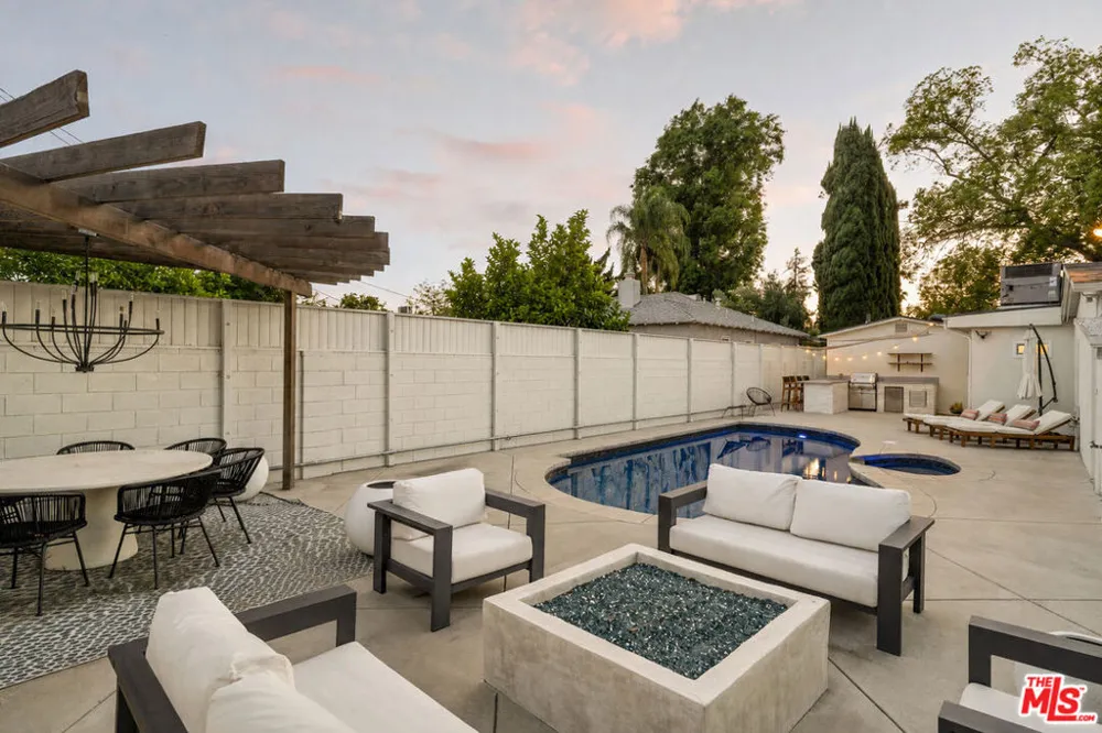 5758 Tobias Avenue Sherman Oaks, CA 91411