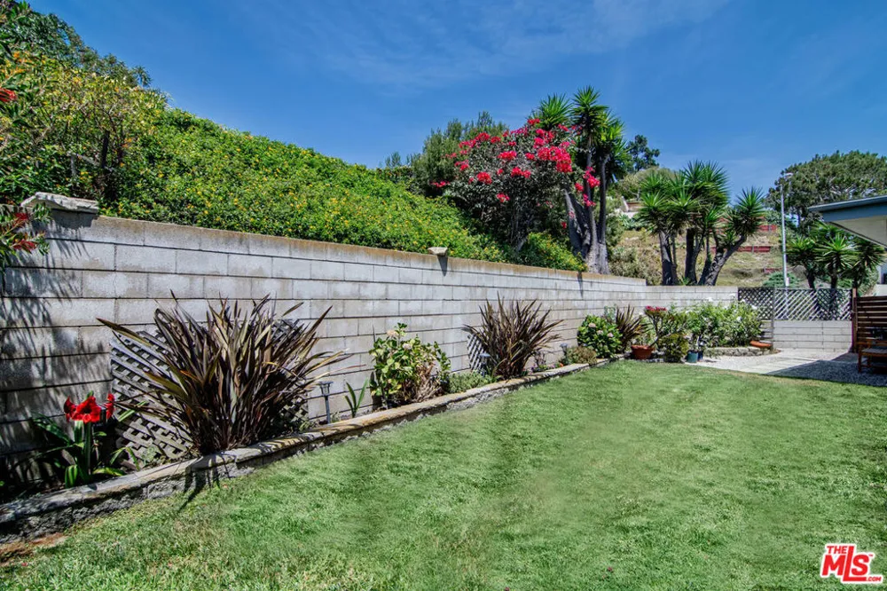 6030 Wright Terrace Culver City, CA 90232