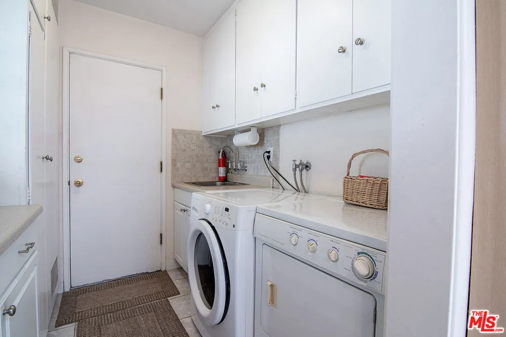 6030 Wright Terrace Culver City, CA 90232