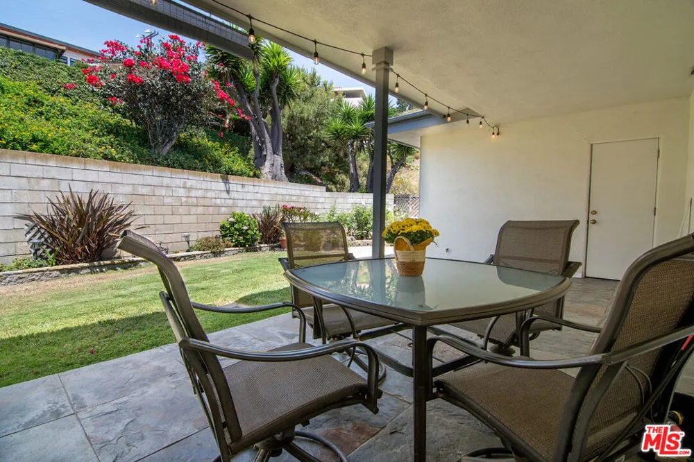 6030 Wright Terrace Culver City, CA 90232