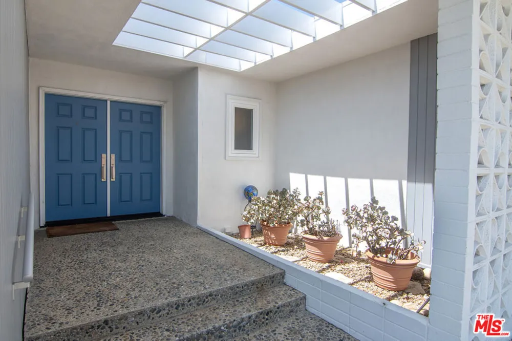 6030 Wright Terrace Culver City, CA 90232