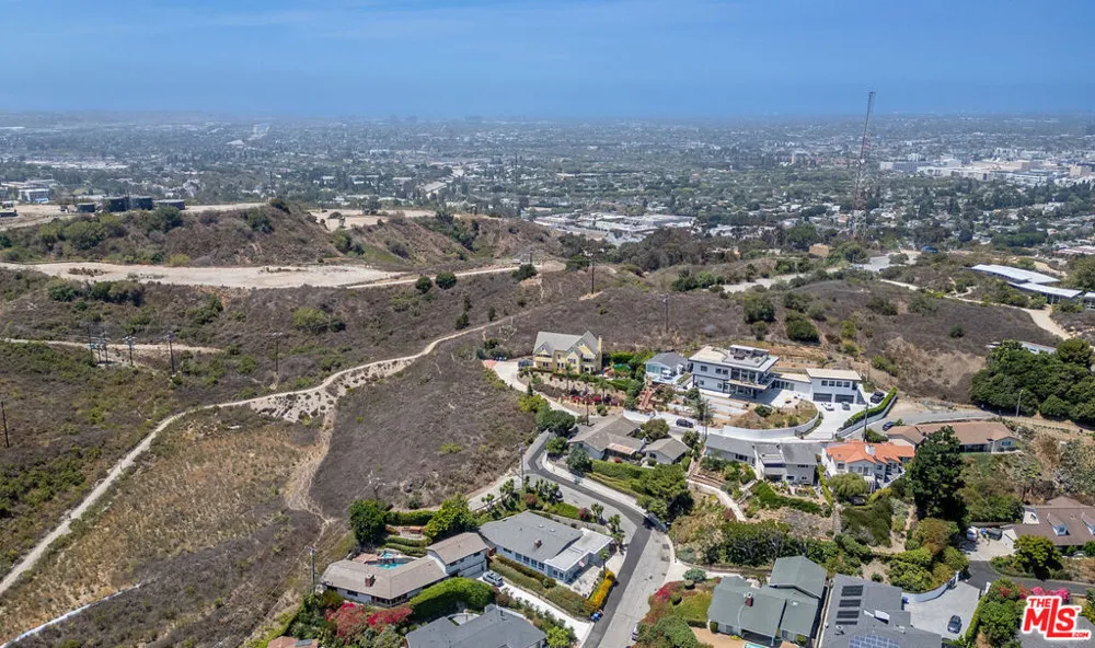 6030 Wright Terrace Culver City, CA 90232