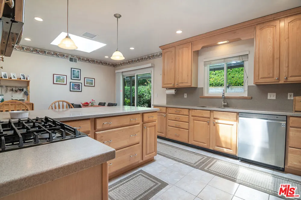6030 Wright Terrace Culver City, CA 90232
