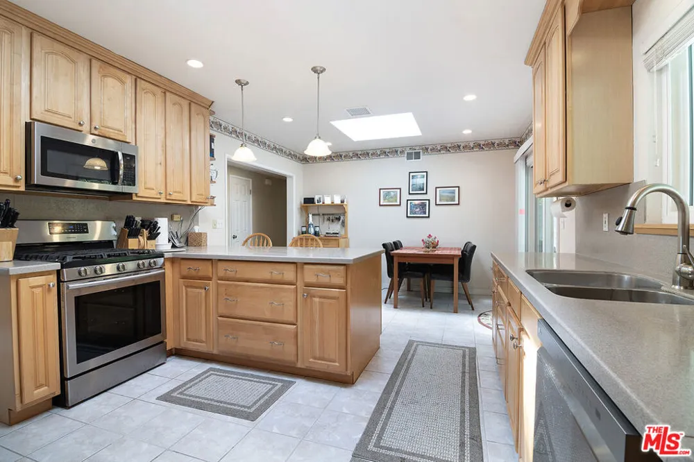 6030 Wright Terrace Culver City, CA 90232