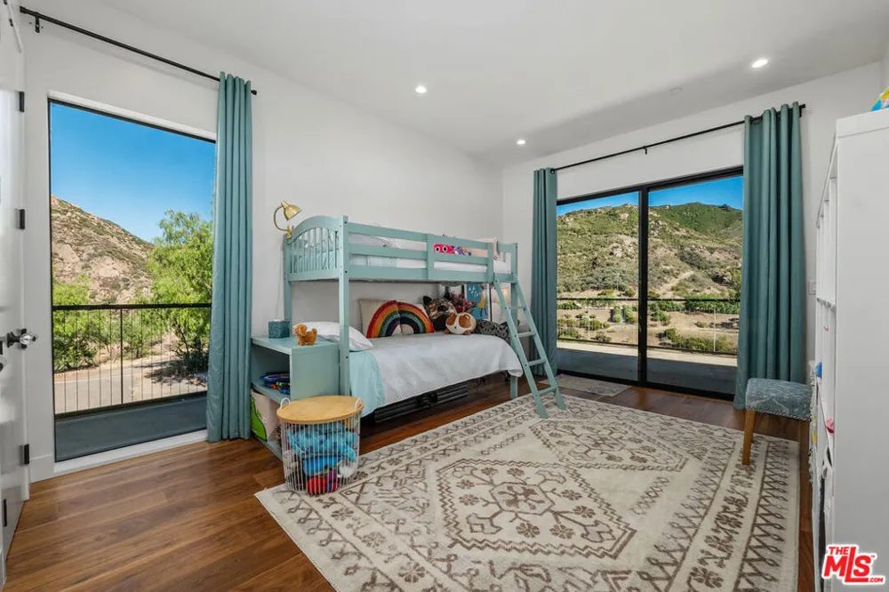 31847 Hidden Highland Road Agoura, CA 91301