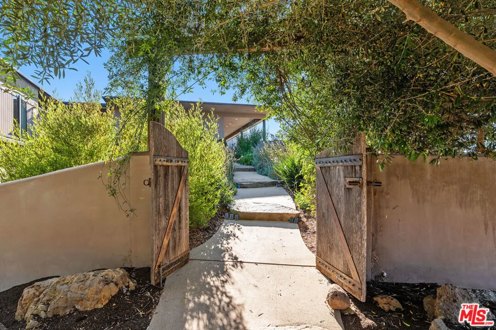 31847 Hidden Highland Road Agoura, CA 91301