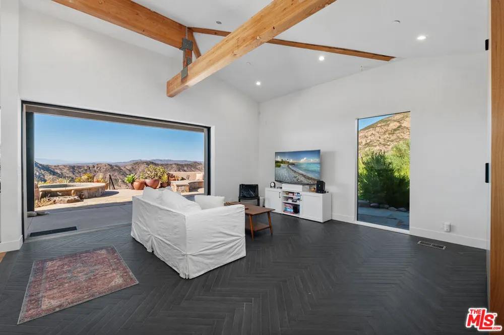 31847 Hidden Highland Road Agoura, CA 91301