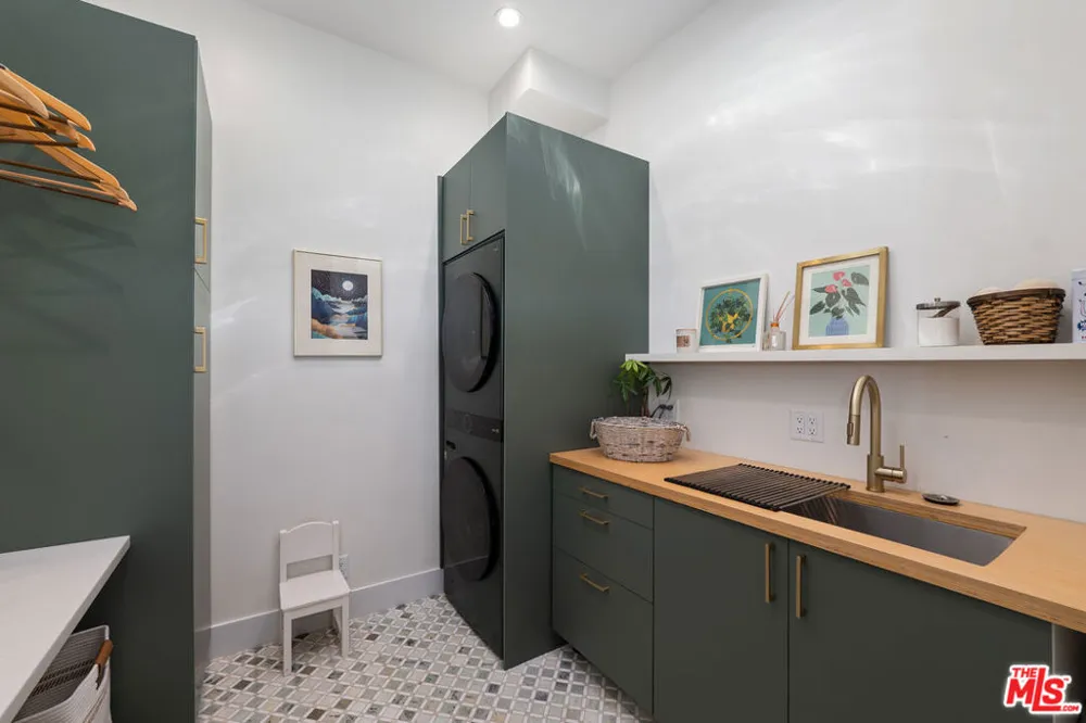 31847 Hidden Highland Road Agoura, CA 91301