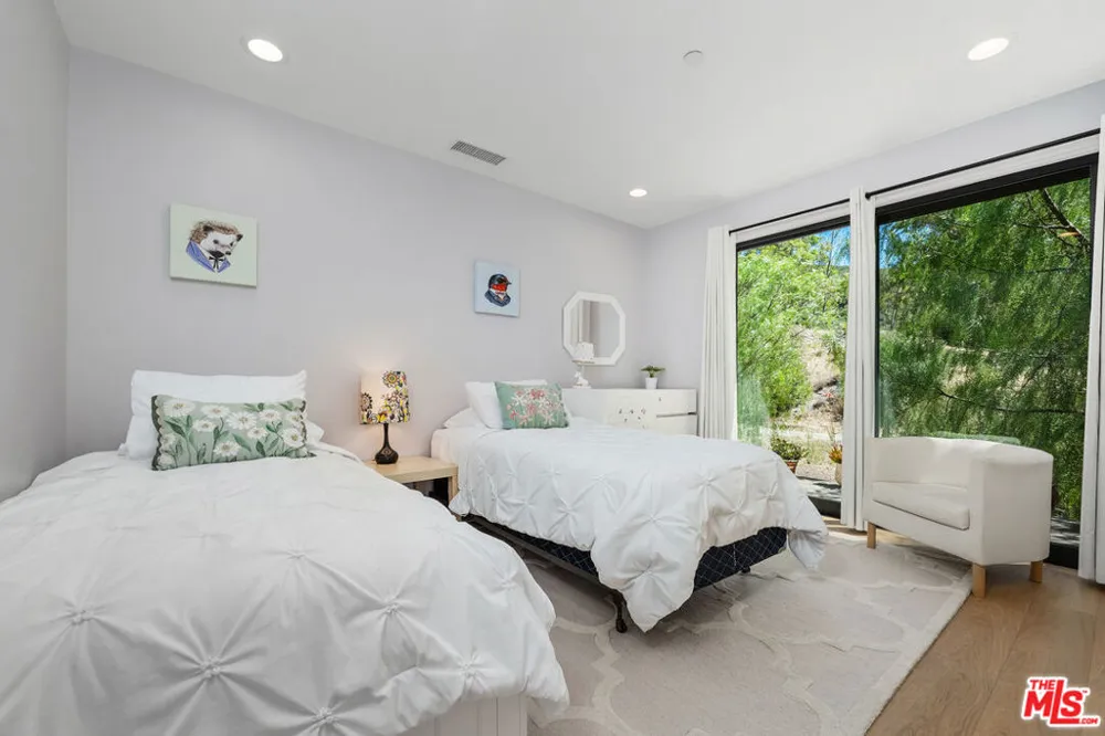 31847 Hidden Highland Road Agoura, CA 91301
