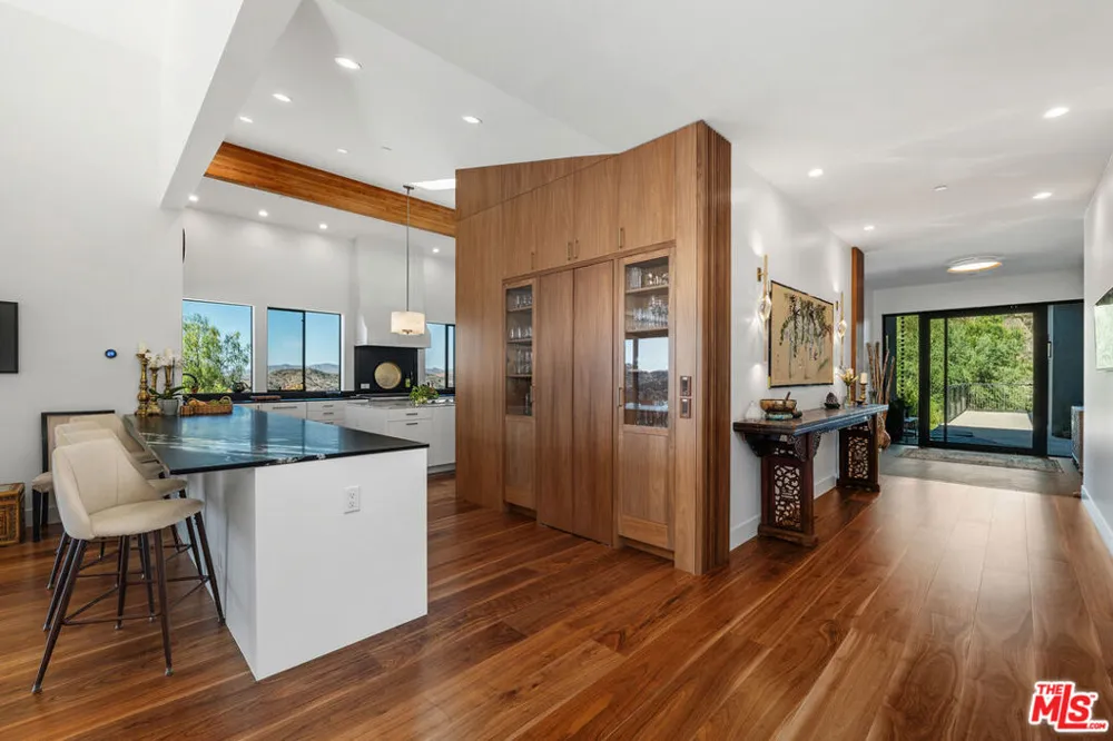 31847 Hidden Highland Road Agoura, CA 91301
