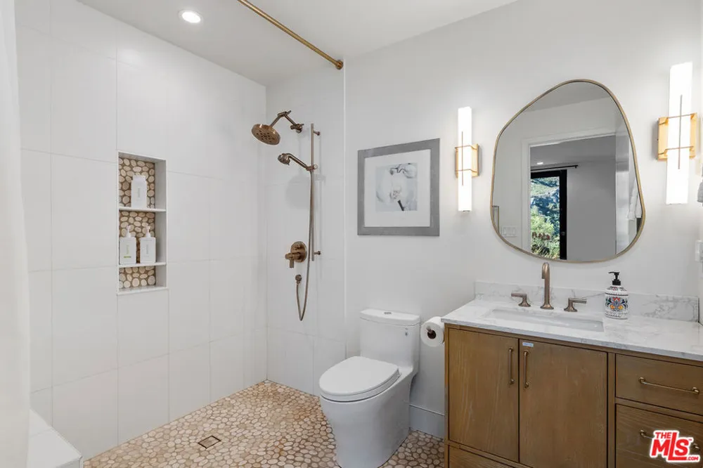 31847 Hidden Highland Road Agoura, CA 91301