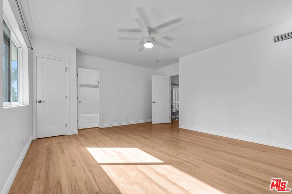 1801 Buckingham Road Los Angeles, CA 90019