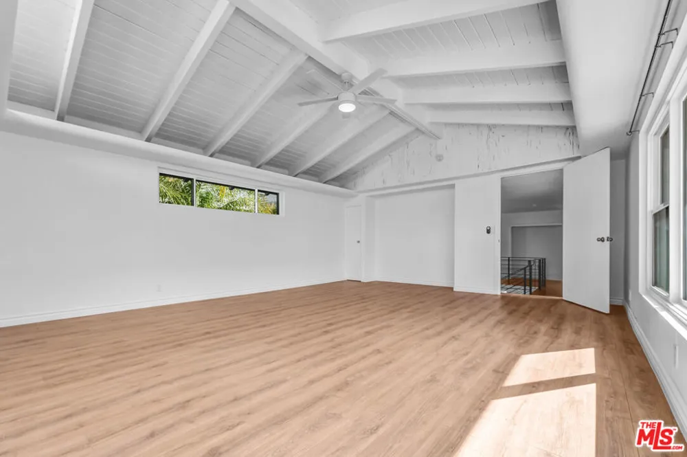 1801 Buckingham Road Los Angeles, CA 90019