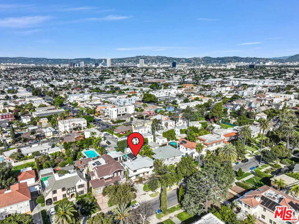 1801 Buckingham Road Los Angeles, CA 90019