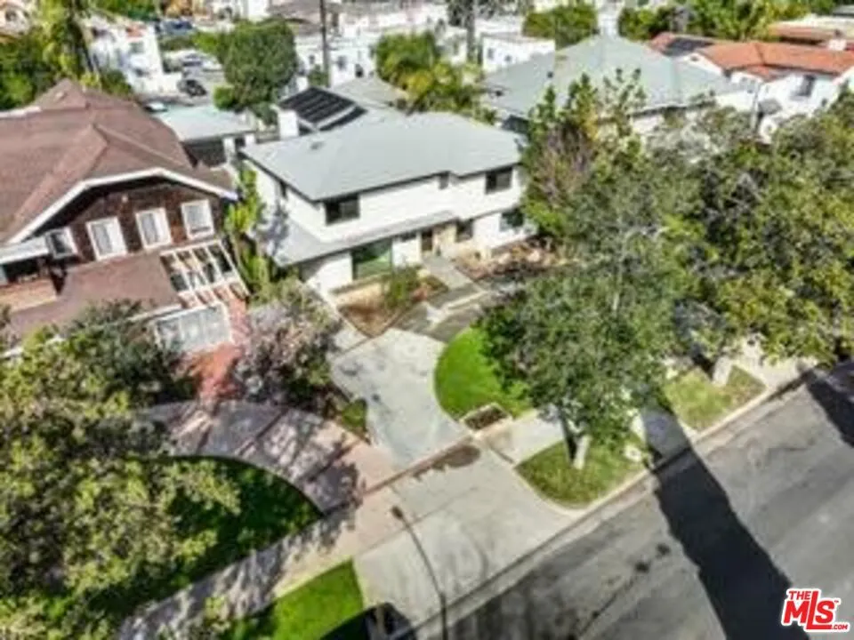 1801 Buckingham Road Los Angeles, CA 90019