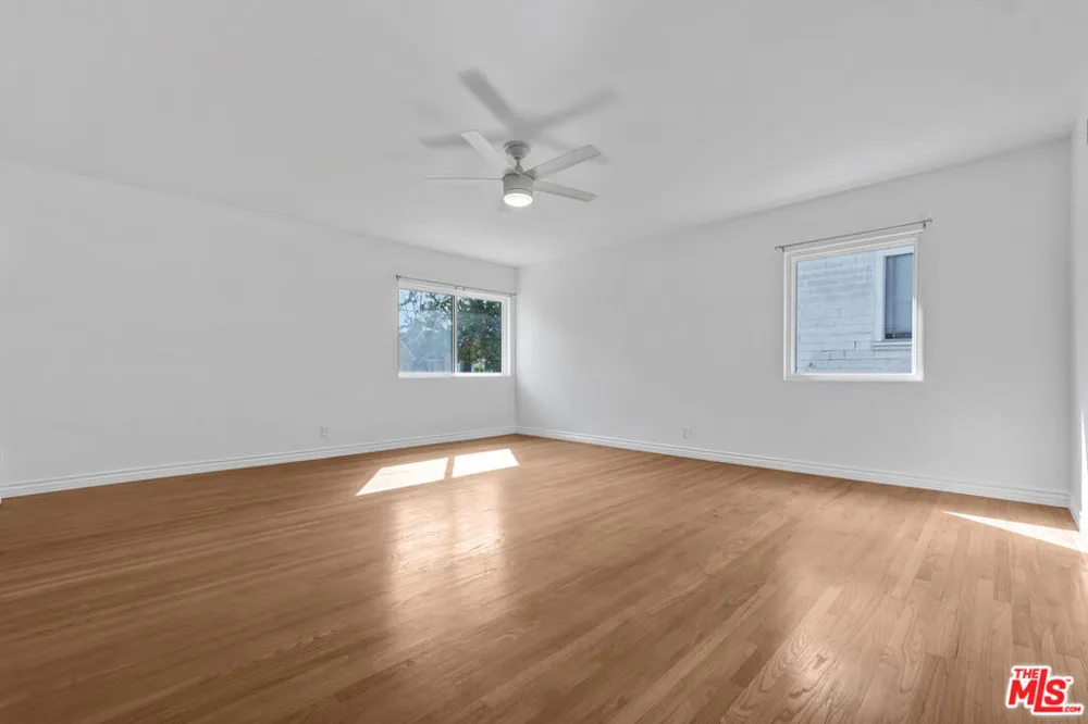 1801 Buckingham Road Los Angeles, CA 90019