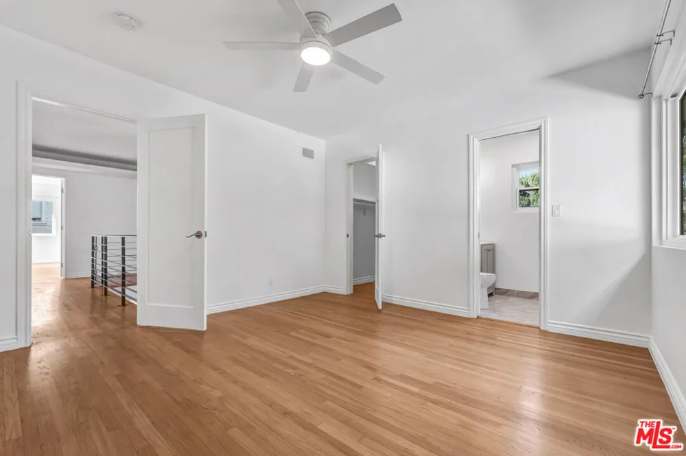 1801 Buckingham Road Los Angeles, CA 90019
