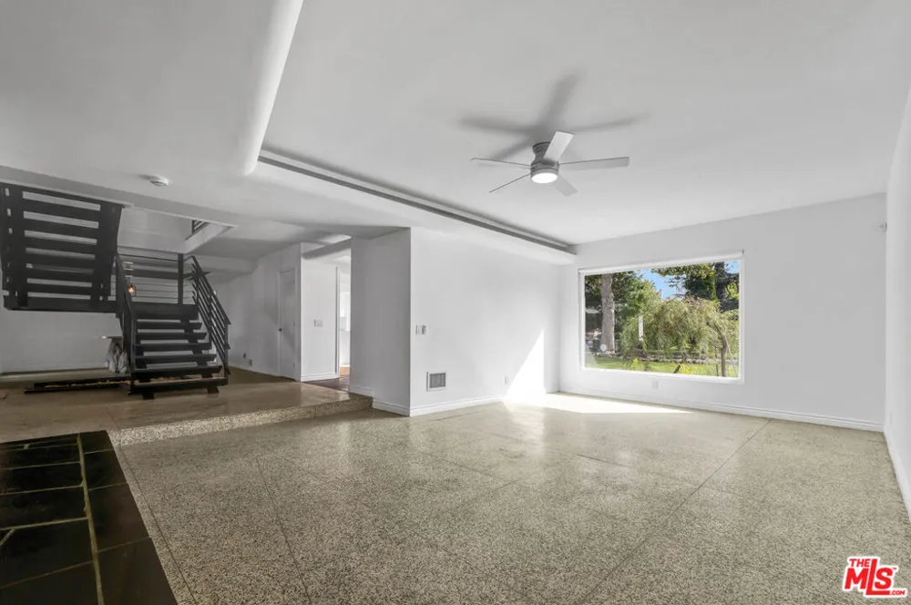 1801 Buckingham Road Los Angeles, CA 90019