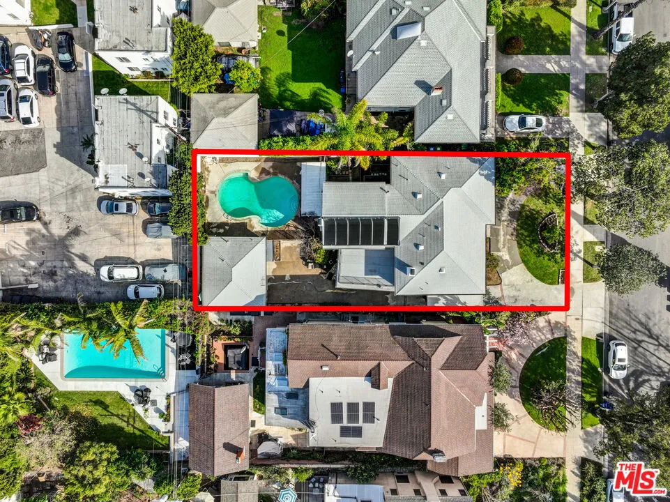 1801 Buckingham Road Los Angeles, CA 90019