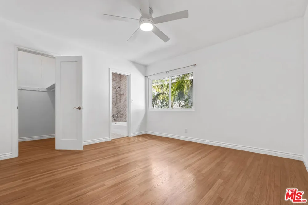 1801 Buckingham Road Los Angeles, CA 90019