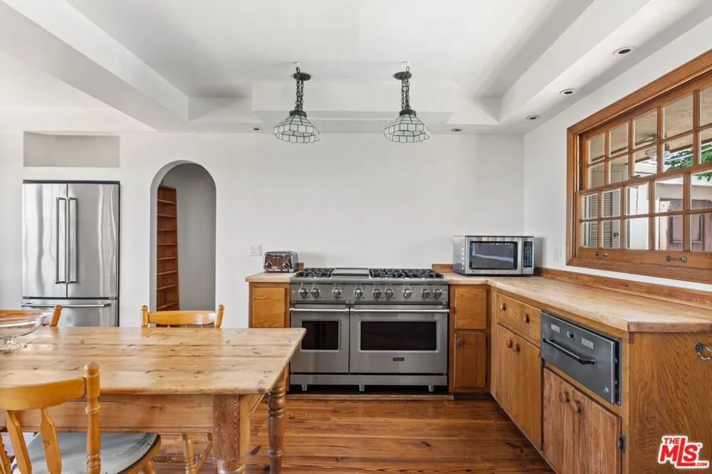 2317 Kimridge Road Los Angeles, CA 90210