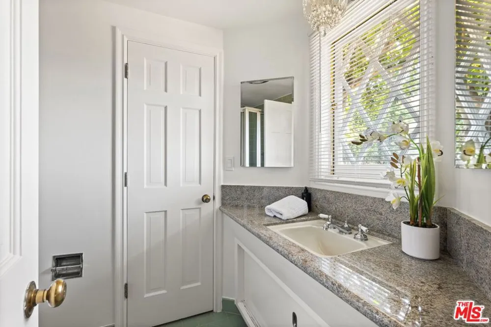 2317 Kimridge Road Los Angeles, CA 90210