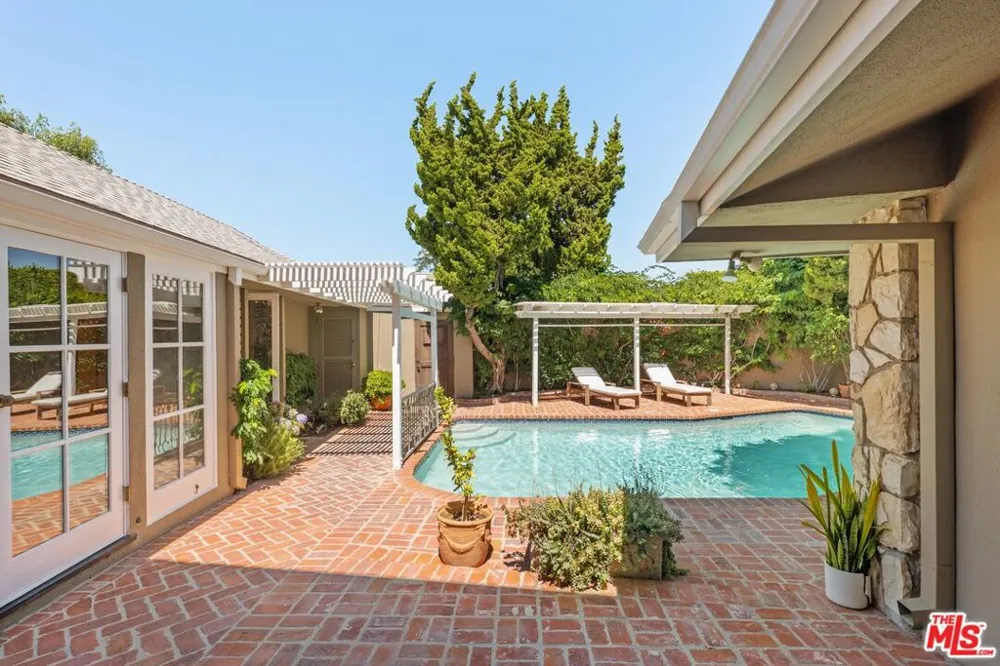 2317 Kimridge Road Los Angeles, CA 90210