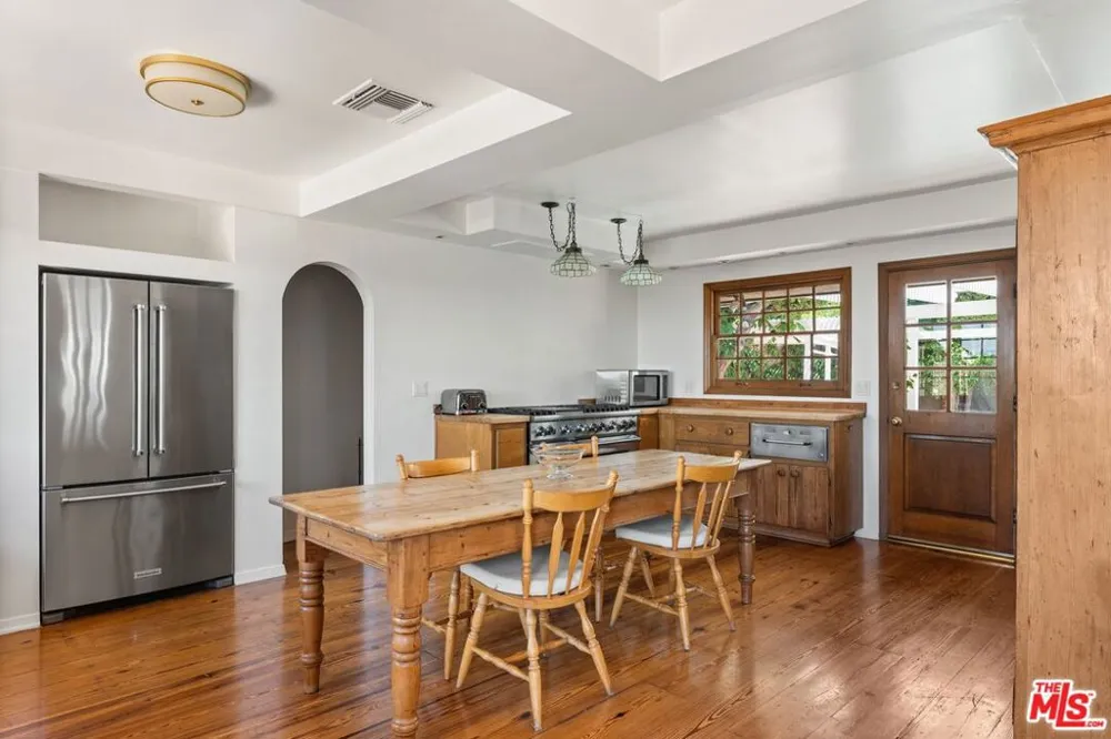 2317 Kimridge Road Los Angeles, CA 90210