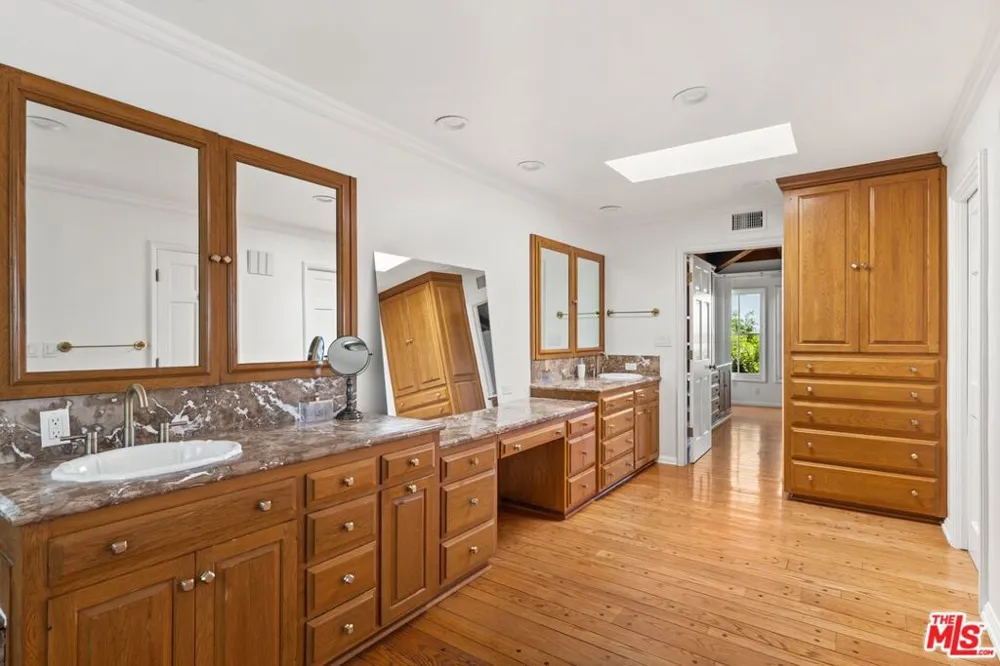2317 Kimridge Road Los Angeles, CA 90210