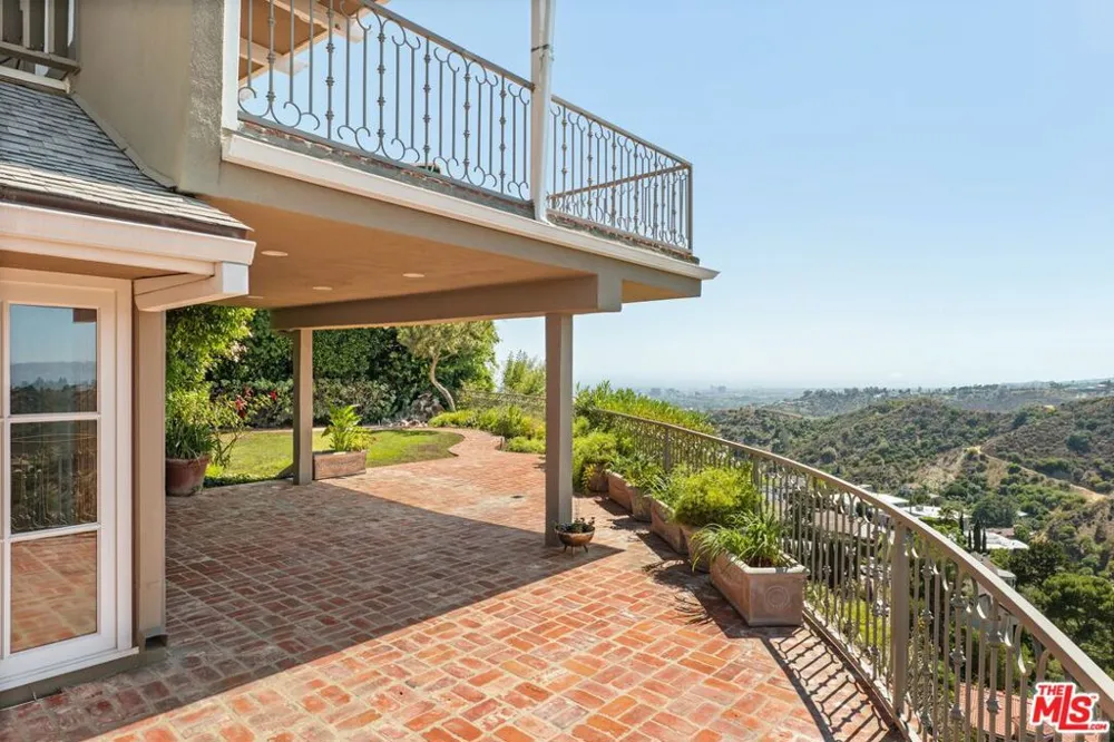 2317 Kimridge Road Los Angeles, CA 90210
