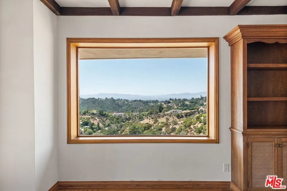 2317 Kimridge Road Los Angeles, CA 90210