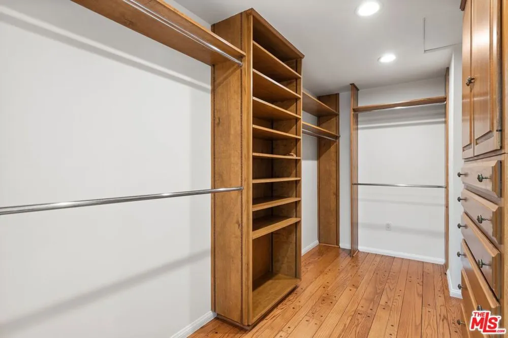 2317 Kimridge Road Los Angeles, CA 90210