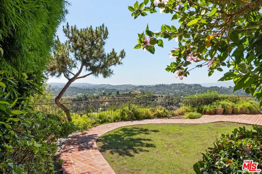 2317 Kimridge Road Los Angeles, CA 90210