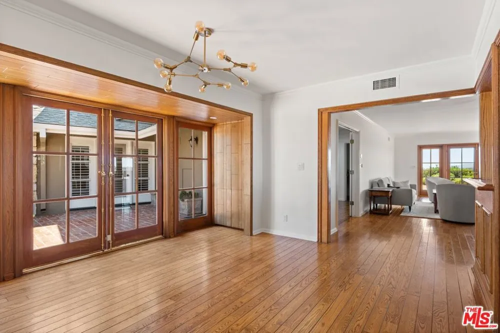 2317 Kimridge Road Los Angeles, CA 90210