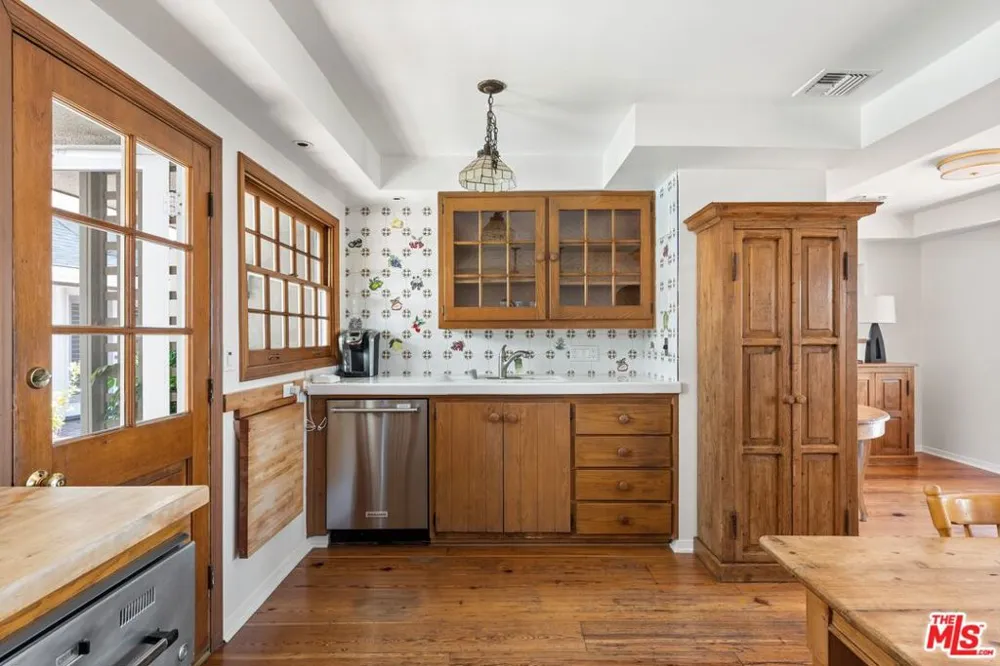 2317 Kimridge Road Los Angeles, CA 90210