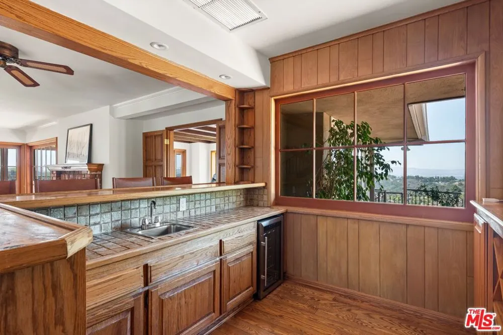 2317 Kimridge Road Los Angeles, CA 90210