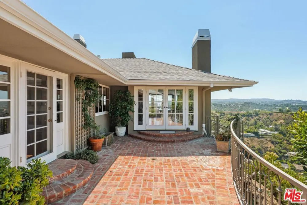 2317 Kimridge Road Los Angeles, CA 90210