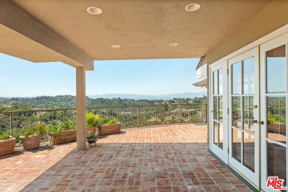2317 Kimridge Road Los Angeles, CA 90210