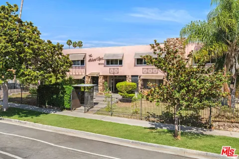 1600 Hobart Boulevard #15