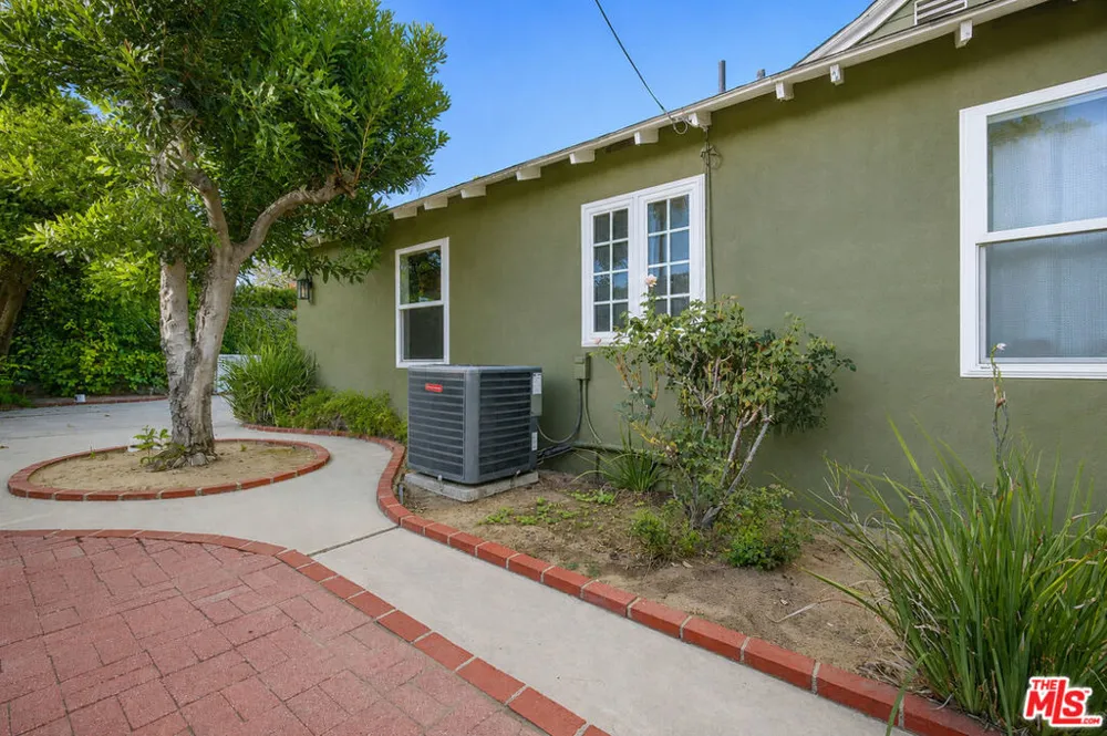 12773 La Maida Street Valley Village, CA 91607